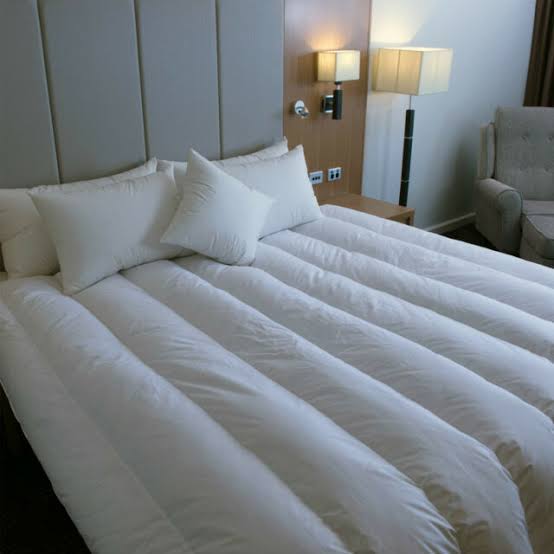 Supa King 90% White European Goose Down Quilt - Baffled Channels